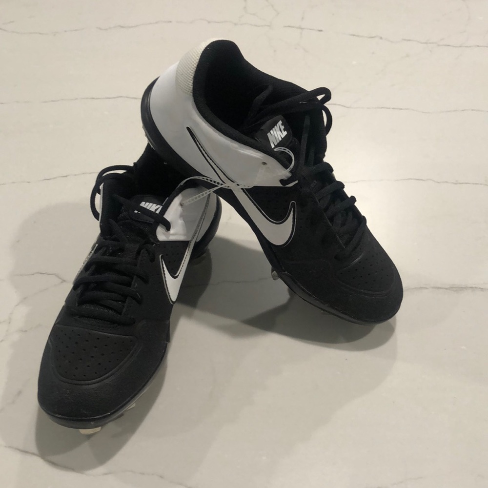 Nike Alpha Huarache Varsity Low Metal Cleat A79060